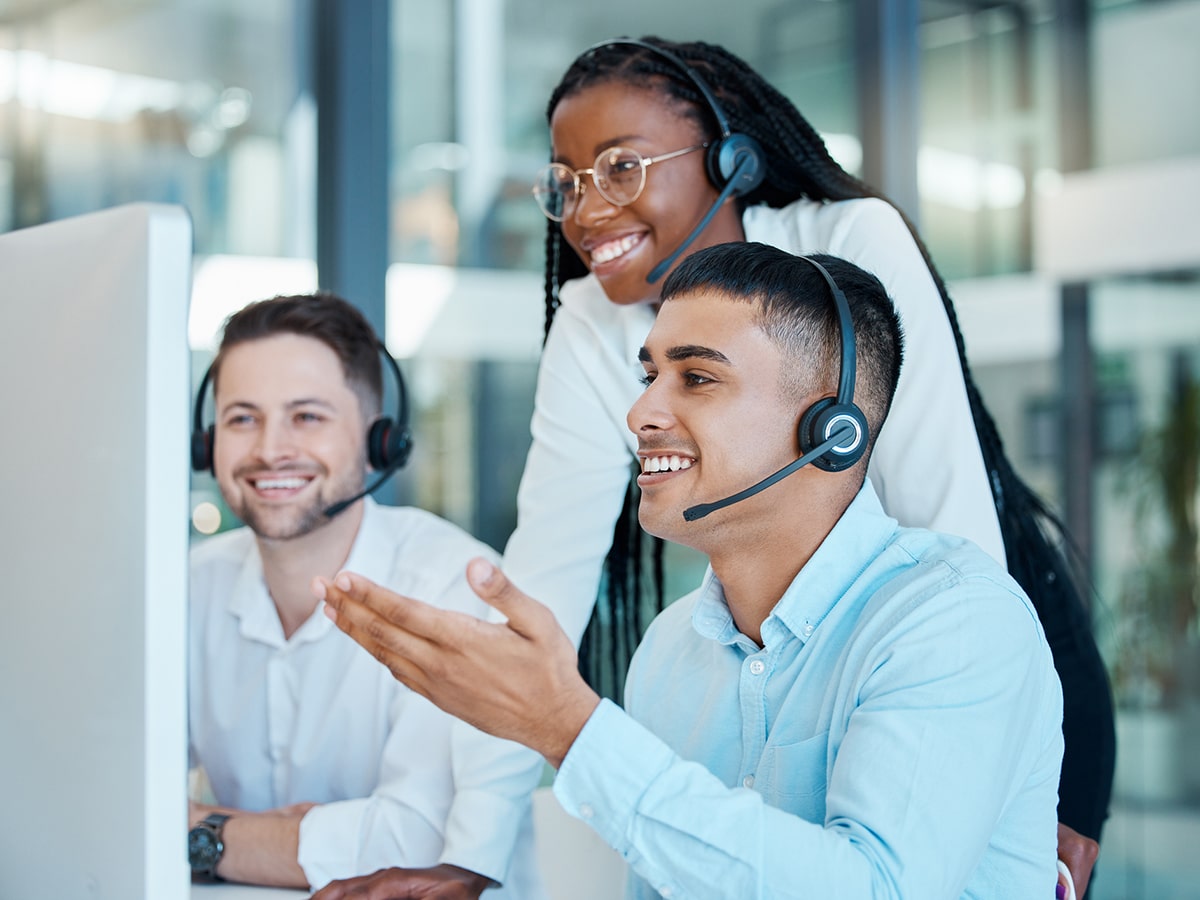 Telemarketing-training-and-black-woman-coaching-team-min